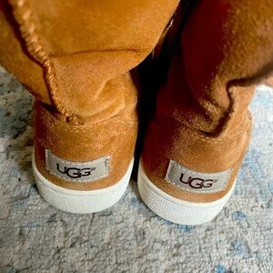 UGG caramel brown boot